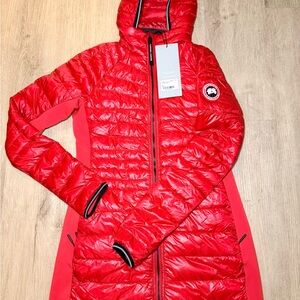 ✨Brand New ✨Canada Goose Women's Vibrant Red Puffer Coat